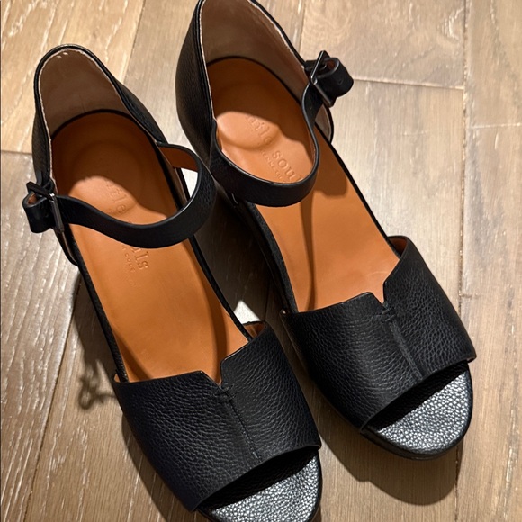 Gentle Souls Black Wedge Sandals - Picture 3 of 4